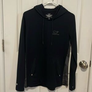 Vineyard Vines hooded performance shirt ladies S